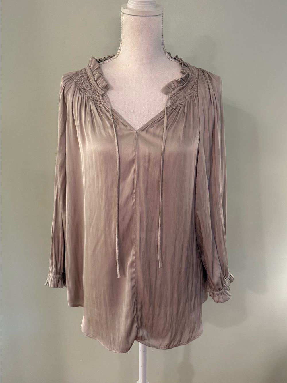 Carmen Marc Valvo Taupe V-Neck Long-Sleeve Blouse